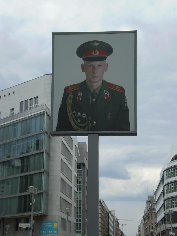 berlin 089.JPG - Checkpoint Charlie